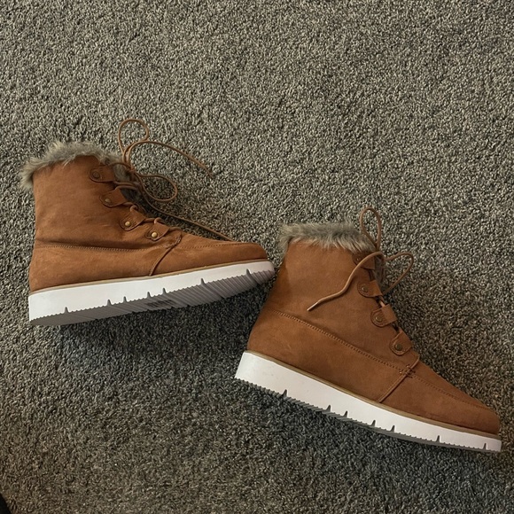 New JustFab Clover Fur Boots - Picture 6 of 8